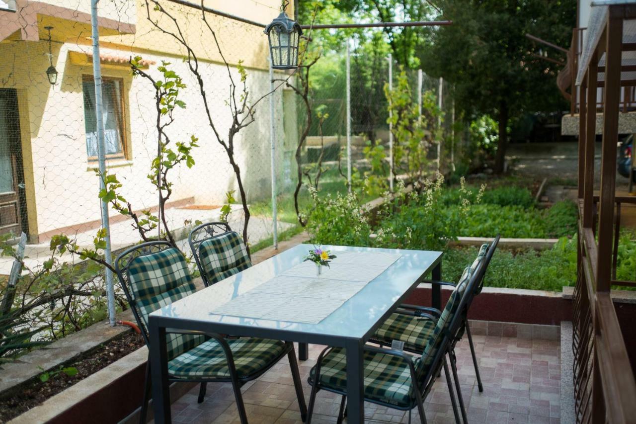 Apartment Dani Malinska Exterior photo