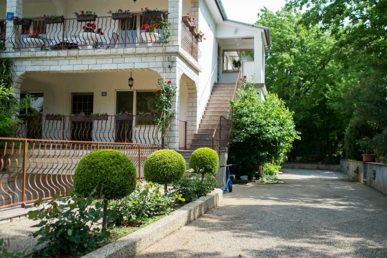 Apartment Dani Malinska Exterior photo