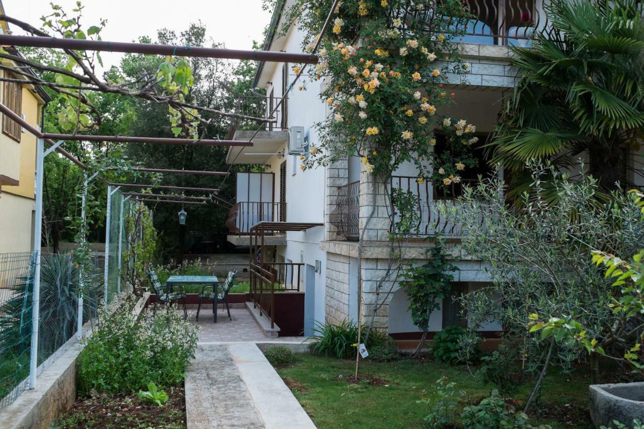 Apartment Dani Malinska Exterior photo