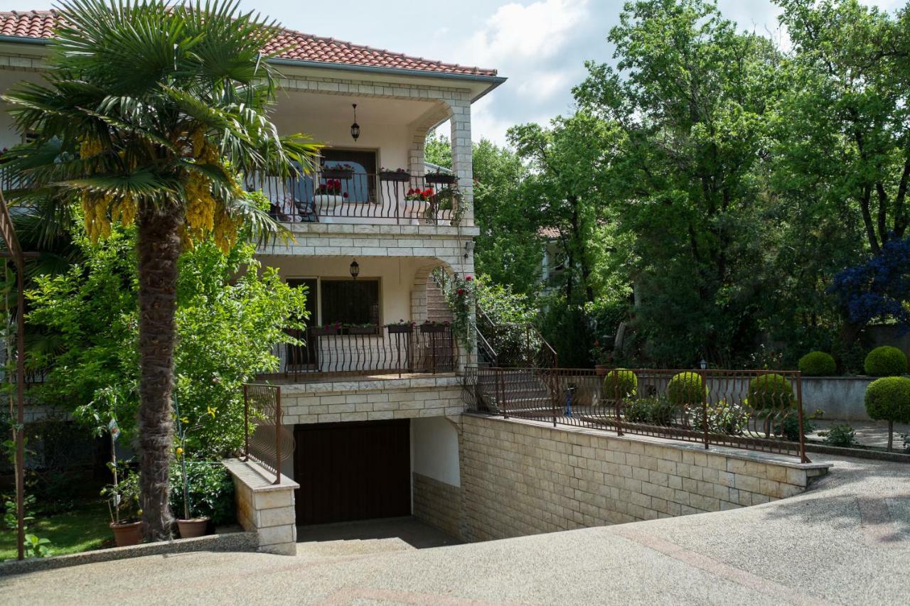 Apartment Dani Malinska Exterior photo